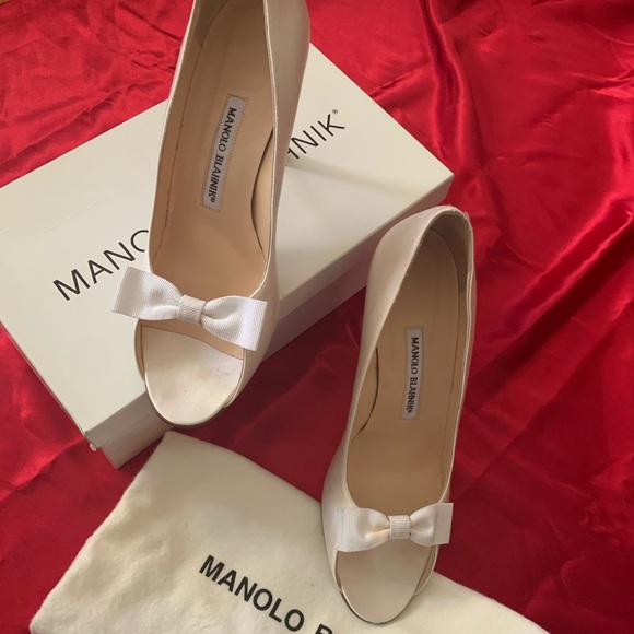 Manolo Blahnik white satin heel - Picture 3 of 8